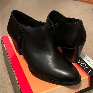 Women’s Vionic Orthotic Black booties